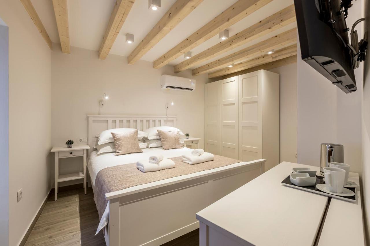 Cosmijeva Luxury Rooms Split Exterior photo